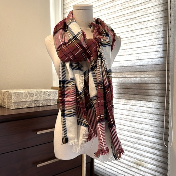 Merona beautiful plaid scarf/wrap with fringe detail. Great for layering! - Picture 1 of 6